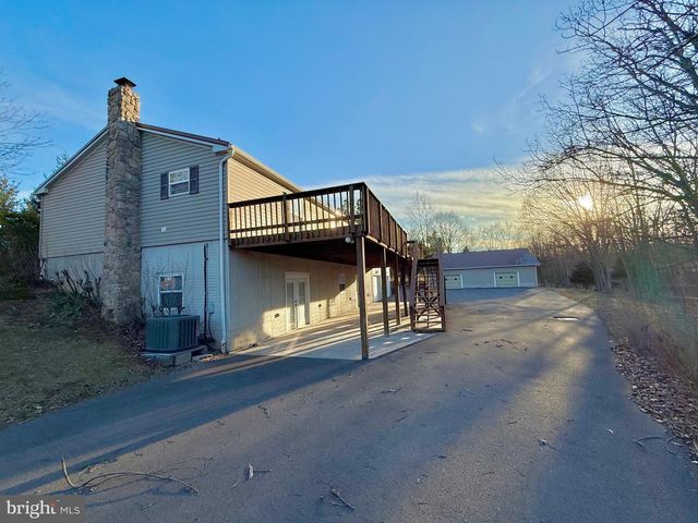 401 NIGHTHAWK DR, Petersburg, WV 26847