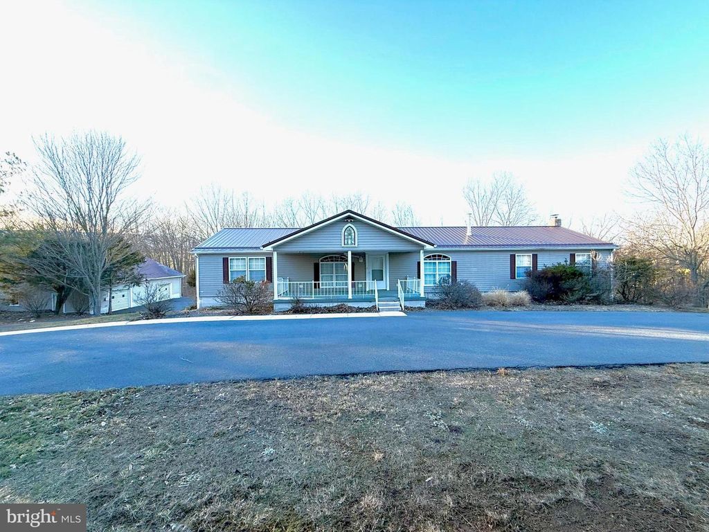 401 NIGHTHAWK DR, Petersburg, WV 26847
