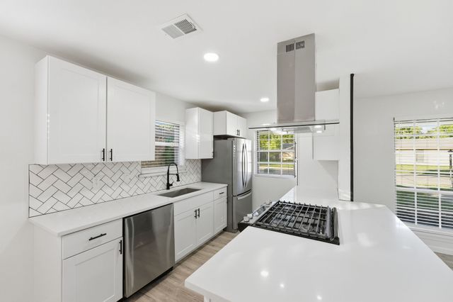 1421 Park East Drive, Garland, TX 75043