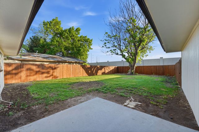 1421 Park East Drive, Garland, TX 75043