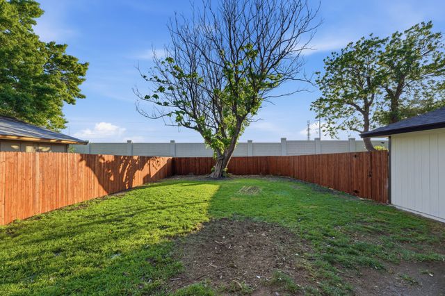 1421 Park East Drive, Garland, TX 75043