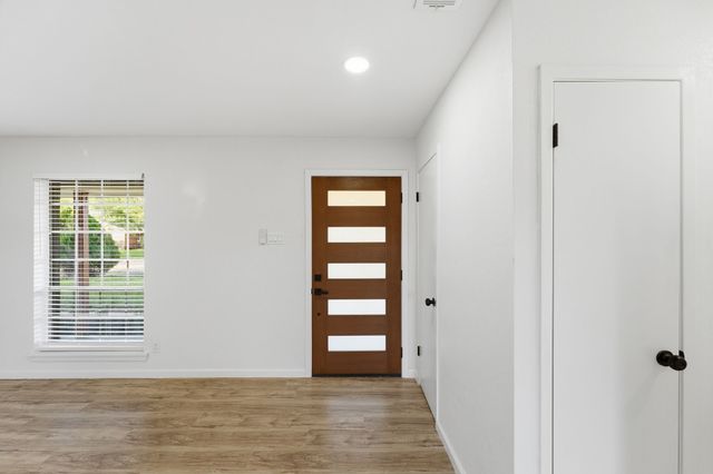 1421 Park East Drive, Garland, TX 75043