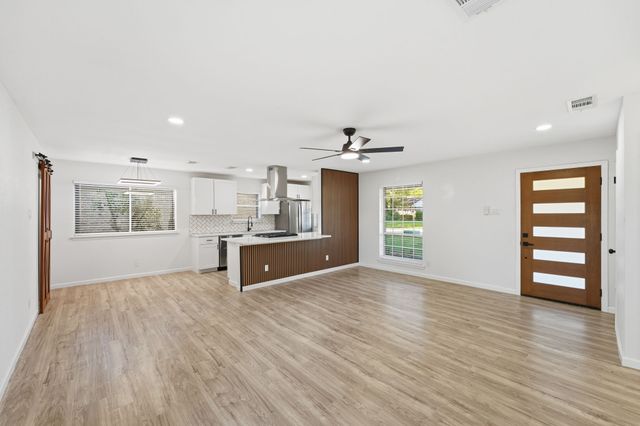 1421 Park East Drive, Garland, TX 75043