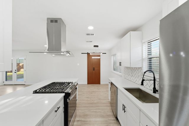 1421 Park East Drive, Garland, TX 75043