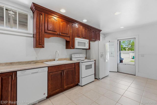 504 Clinton, St. Clair, MI 48079