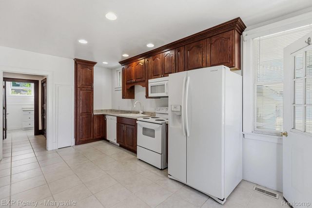 504 Clinton, St. Clair, MI 48079