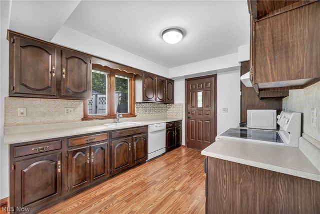 42988 Woodhill Drive, Elyria, OH 44035