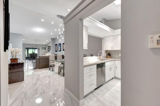10927 DOLPHIN PALM Court A, Boynton Beach, FL 33437