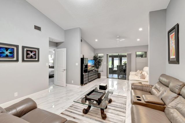 10927 DOLPHIN PALM Court A, Boynton Beach, FL 33437