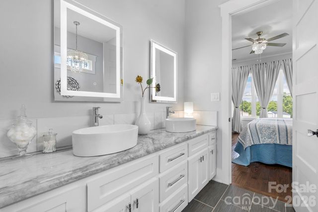 5780 W Hwy 10 Highway, Hickory, NC 28602