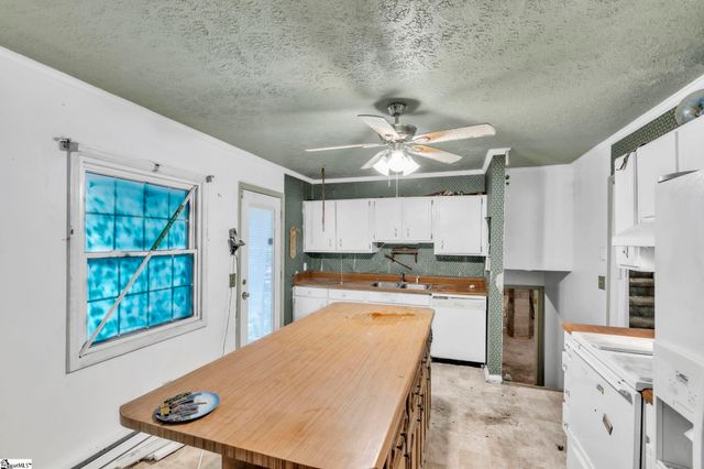 2 Queens Street, Fountain Inn, SC 29644