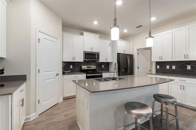 8943 FALLEN OAK DR, Davenport, FL 33896