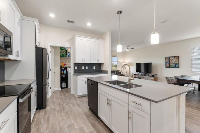 8943 FALLEN OAK DR, Davenport, FL 33896