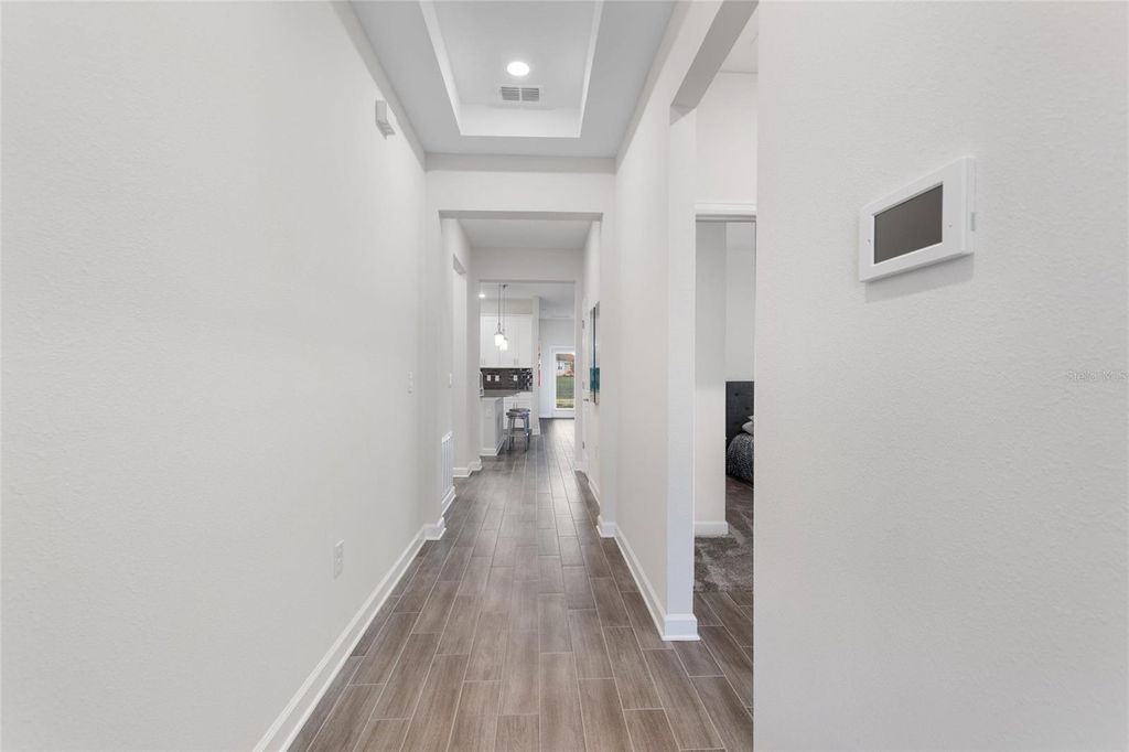 Image 2 of property listing at 8943 FALLEN OAK DR, Davenport, FL 33896