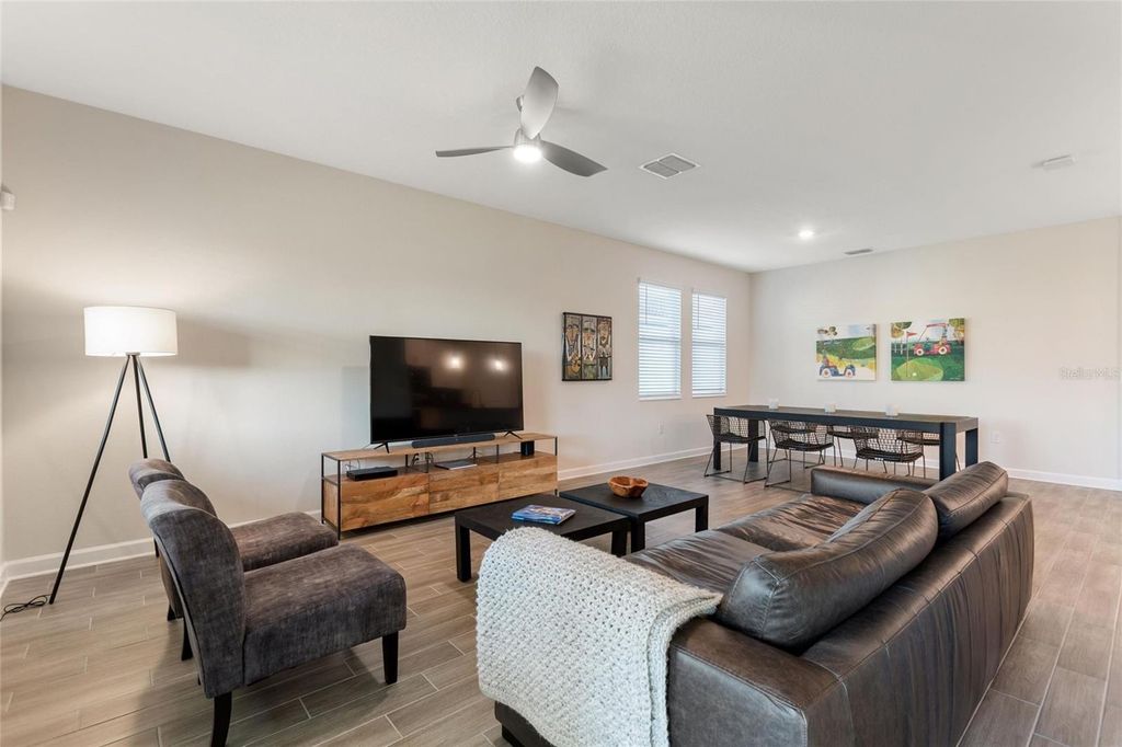 Image 13 of property listing at 8943 FALLEN OAK DR, Davenport, FL 33896