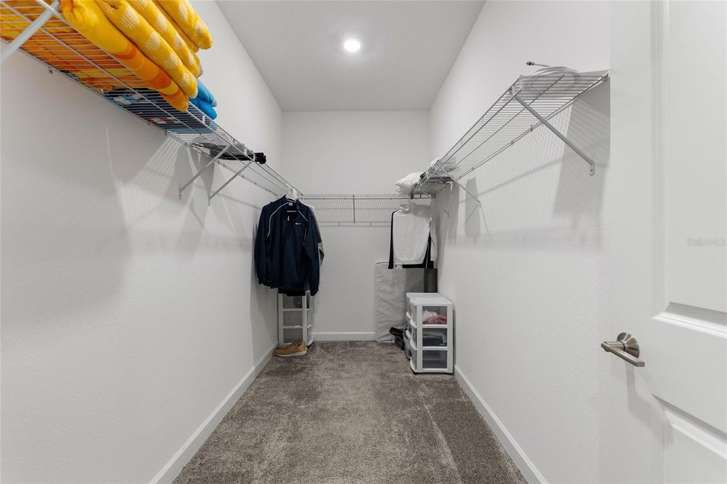 Image 20 of property listing at 8943 FALLEN OAK DR, Davenport, FL 33896