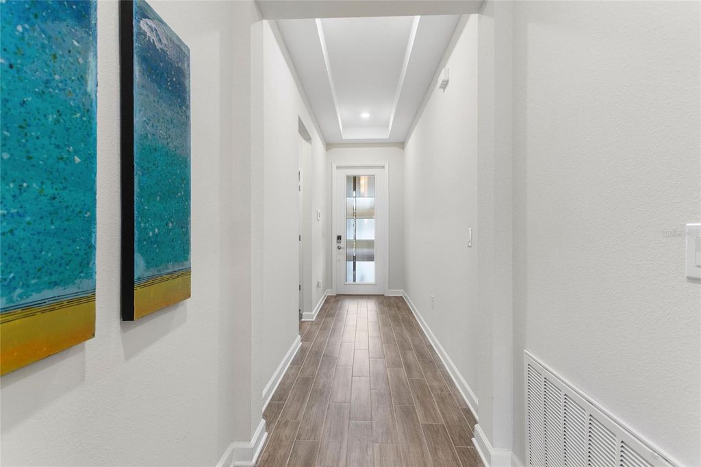 Image 3 of property listing at 8943 FALLEN OAK DR, Davenport, FL 33896