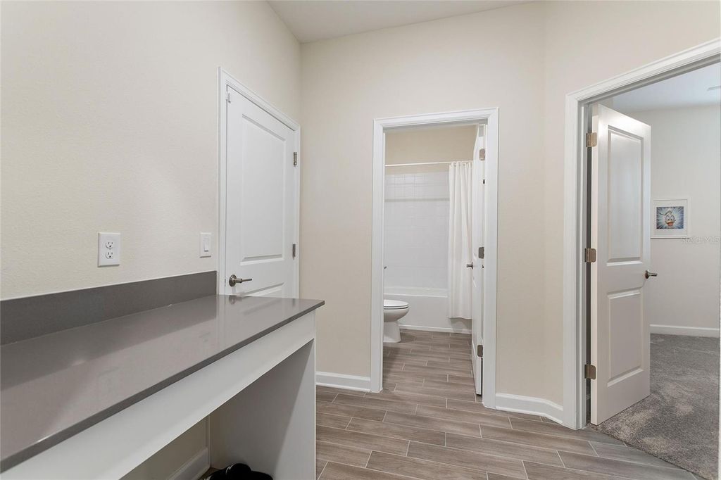 Image 26 of property listing at 8943 FALLEN OAK DR, Davenport, FL 33896