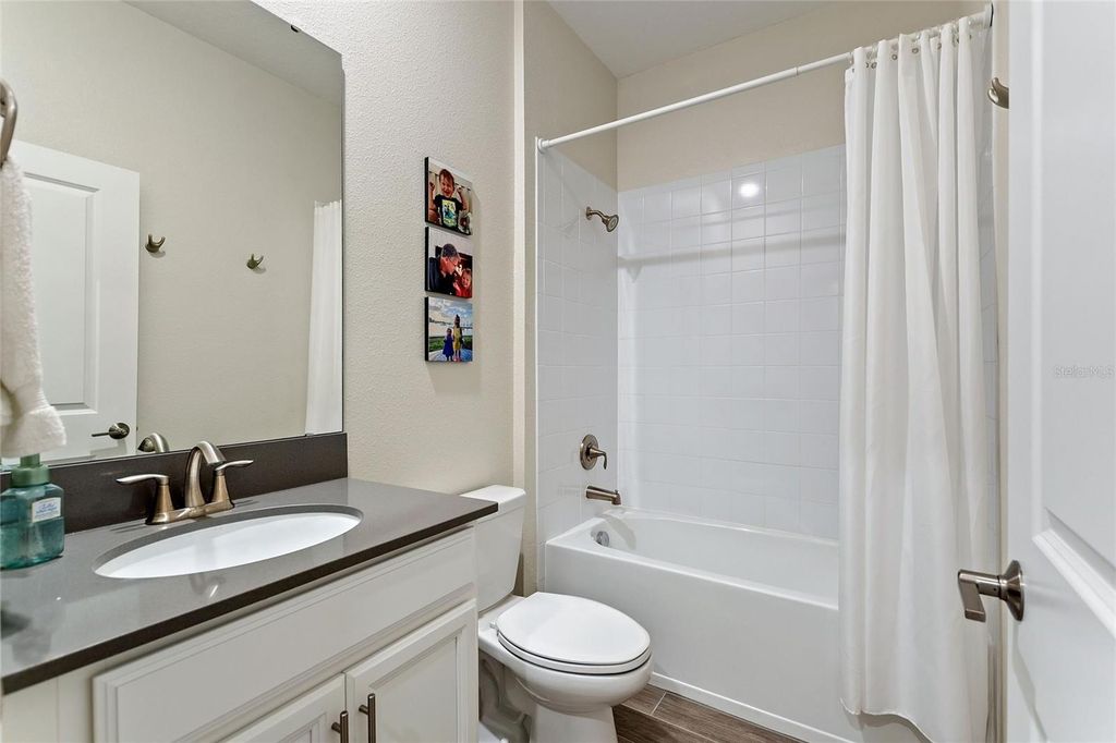 Image 27 of property listing at 8943 FALLEN OAK DR, Davenport, FL 33896