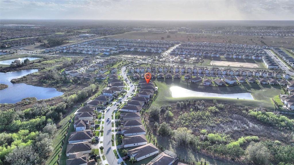 Image 37 of property listing at 8943 FALLEN OAK DR, Davenport, FL 33896