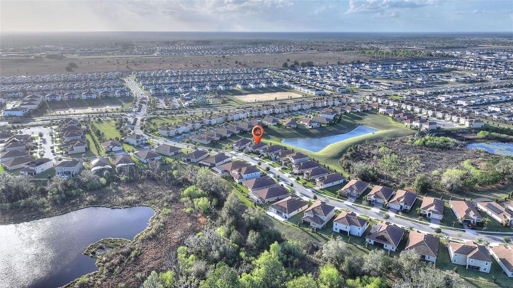 Image 41 of property listing at 8943 FALLEN OAK DR, Davenport, FL 33896