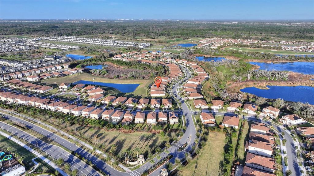 Image 45 of property listing at 8943 FALLEN OAK DR, Davenport, FL 33896