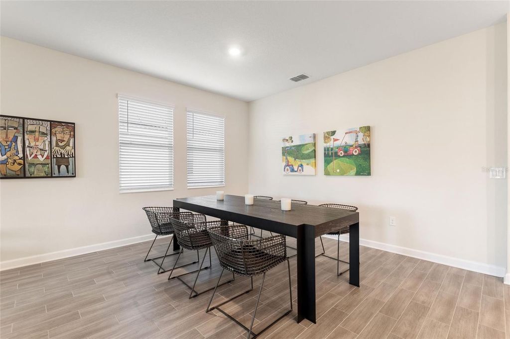 Image 9 of property listing at 8943 FALLEN OAK DR, Davenport, FL 33896