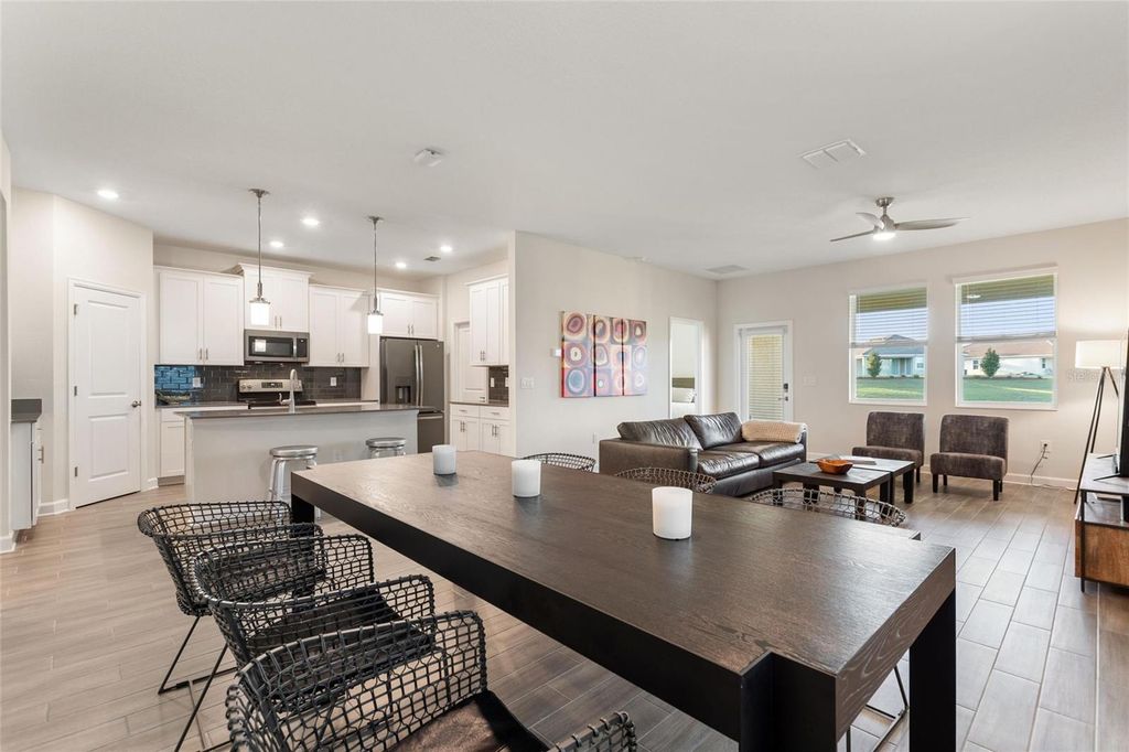 Image 10 of property listing at 8943 FALLEN OAK DR, Davenport, FL 33896