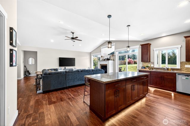 12111 Maxvale Hill Court SE, Yelm, WA 98597