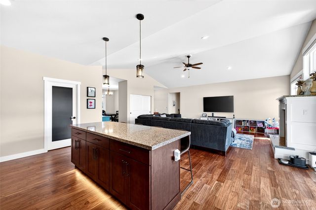 12111 Maxvale Hill Court SE, Yelm, WA 98597