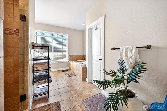 12111 Maxvale Hill Court SE, Yelm, WA 98597