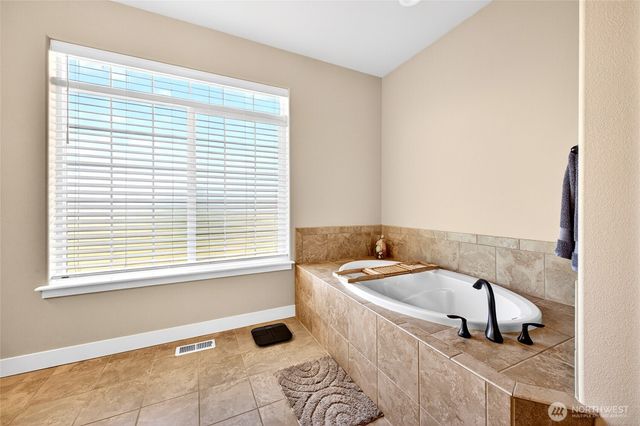 12111 Maxvale Hill Court SE, Yelm, WA 98597