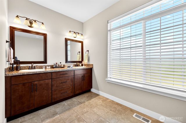 12111 Maxvale Hill Court SE, Yelm, WA 98597