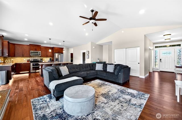 12111 Maxvale Hill Court SE, Yelm, WA 98597