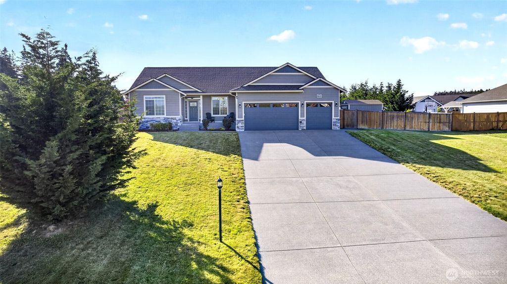 12111 Maxvale Hill Court SE, Yelm, WA 98597