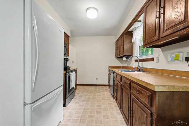 2850 Weigl Road, Saginaw, MI 48609