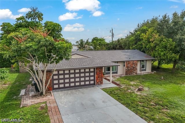 8110 Valencia RD, Fort Myers, FL 33967