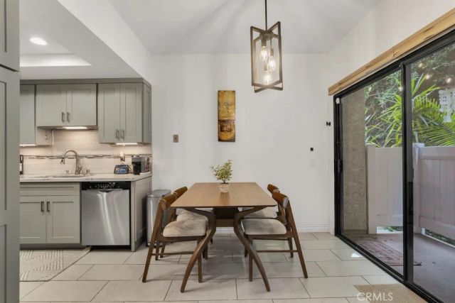 17914 Magnolia Boulevard 121, Encino, CA 91316