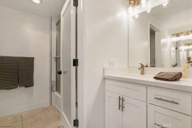 17914 Magnolia Boulevard 121, Encino, CA 91316