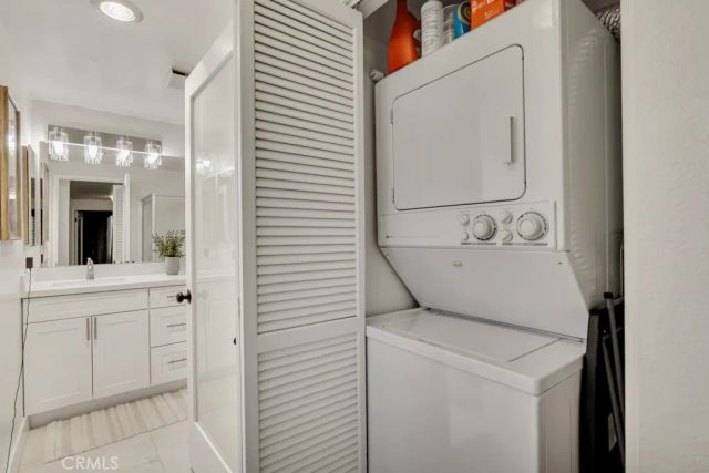 17914 Magnolia Boulevard 121, Encino, CA 91316