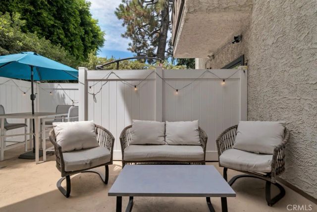 17914 Magnolia Boulevard 121, Encino, CA 91316