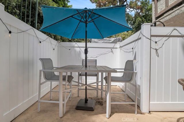 17914 Magnolia Boulevard 121, Encino, CA 91316