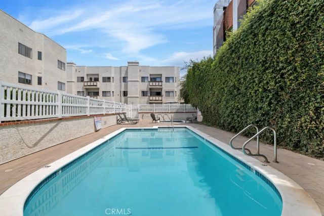 17914 Magnolia Boulevard 121, Encino, CA 91316