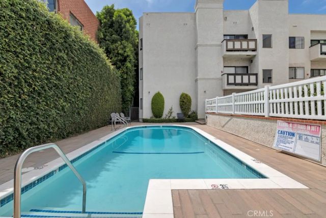 17914 Magnolia Boulevard 121, Encino, CA 91316