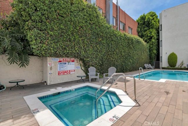 17914 Magnolia Boulevard 121, Encino, CA 91316
