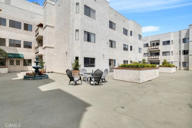 17914 Magnolia Boulevard 121, Encino, CA 91316