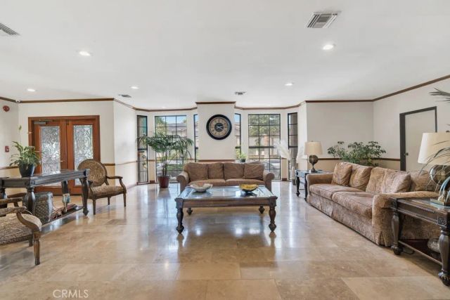 17914 Magnolia Boulevard 121, Encino, CA 91316