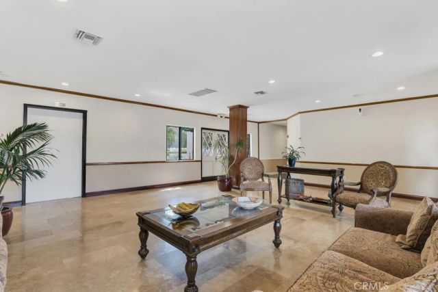 17914 Magnolia Boulevard 121, Encino, CA 91316