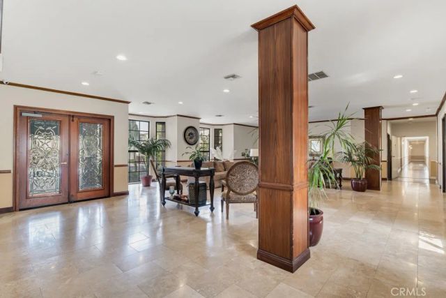 17914 Magnolia Boulevard 121, Encino, CA 91316