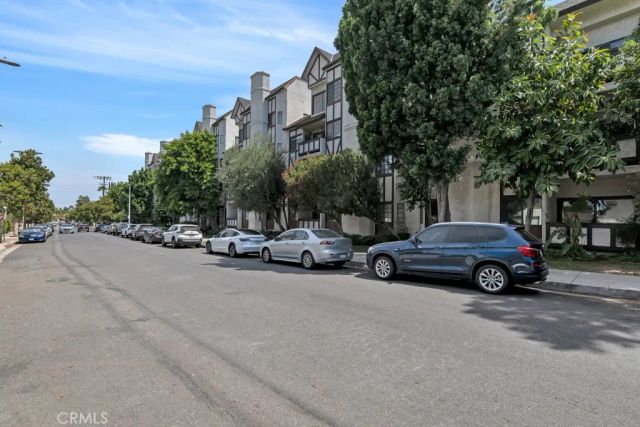 17914 Magnolia Boulevard 121, Encino, CA 91316